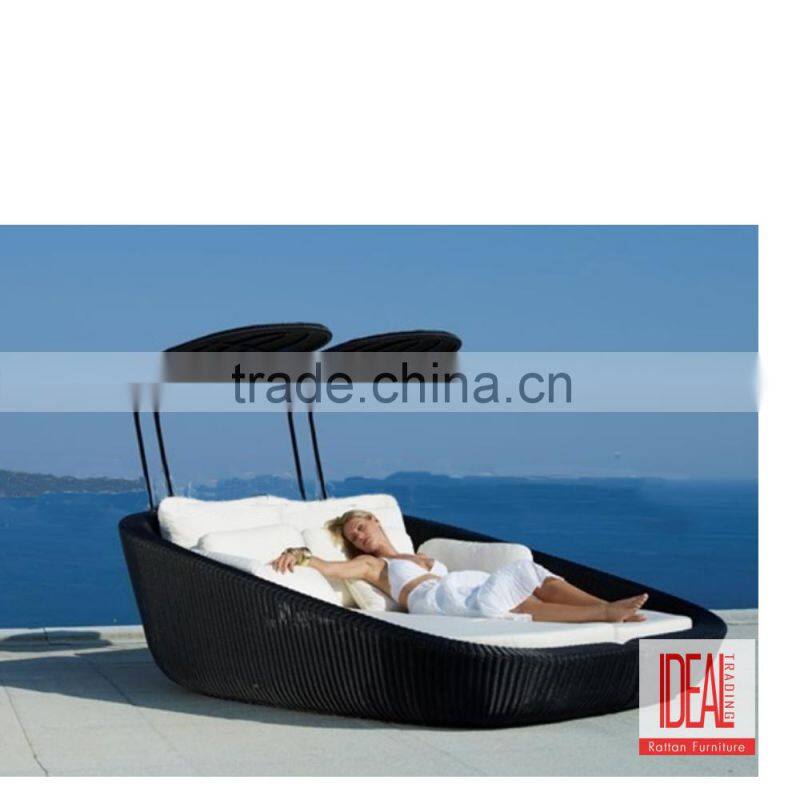 Modern classic outdoor poolside beach use ratten Wicker sun lounger With Cushions