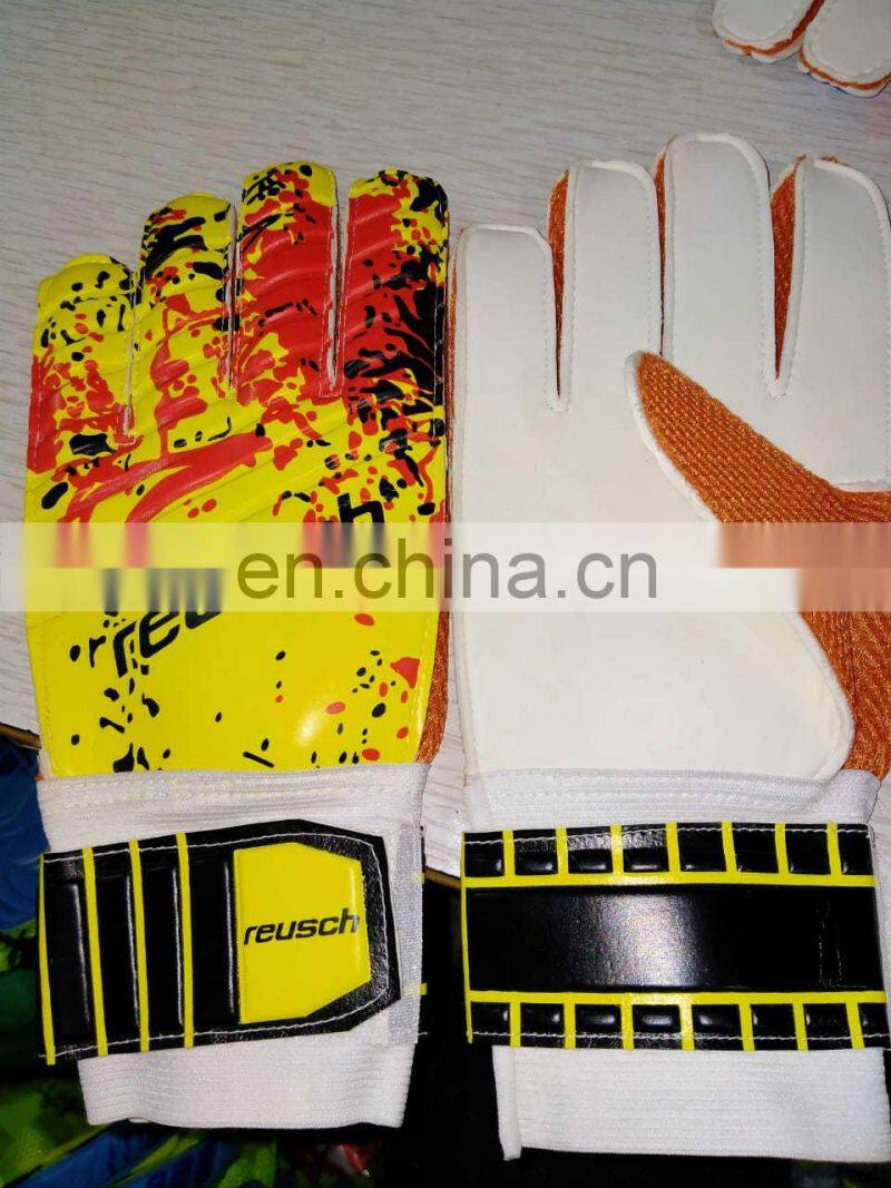 professional customized design high quality soccer football goalkeeper gloves