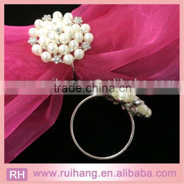 Wholesale pearl rhinestone napkin ring in silver