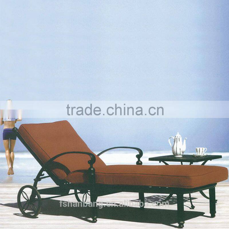 Cheap White Wrought Cast Iron outdoor table and chair