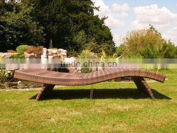 Modern PE rattan lounger