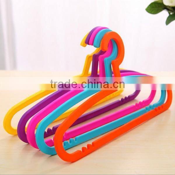 OEM heavy duty plastic hanger/wholesale hard plastic hanger for coat/custom hard plastic hanger for home dress