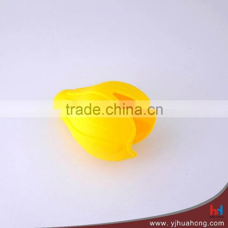 Popular food grade manual silicon fruit juicer squeezer