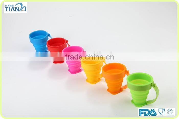 High Quality Cute Heat And Cold Resistant Silicone Water Cup with Handle