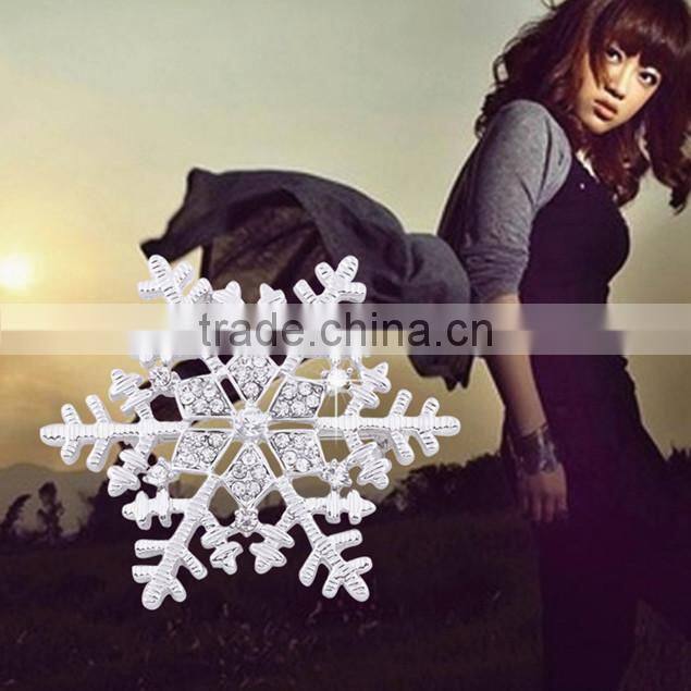2014 wholesale handmade snowflake rhinestone Christmas brooches