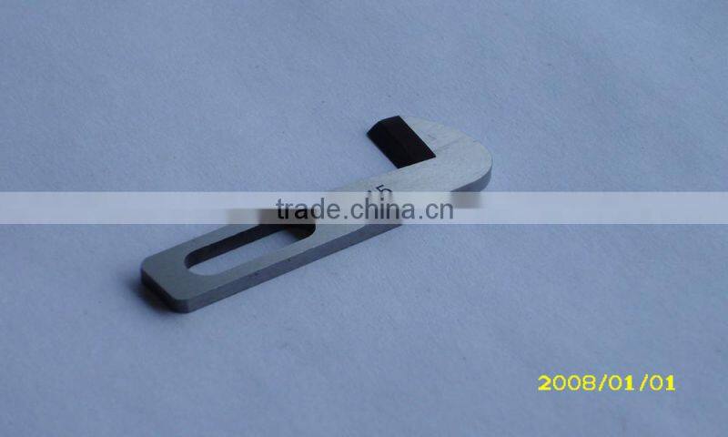 Sewing cutting machine bottom knife