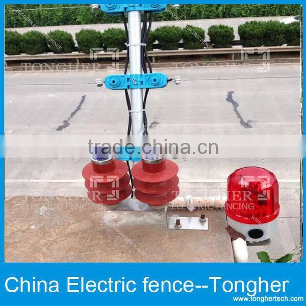 Electric fence lightning arresters protecting whole system