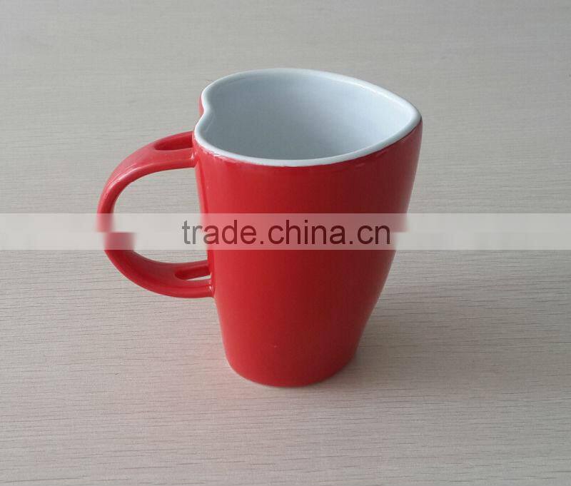 Factory bulk sale gift ceramic heart shape mug with spoon in handle
