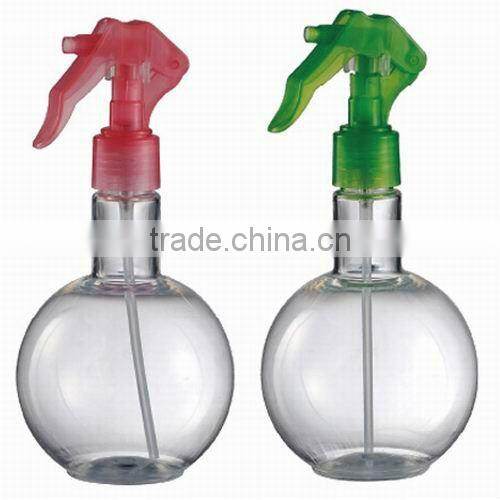 Plastic trigger spray bottle