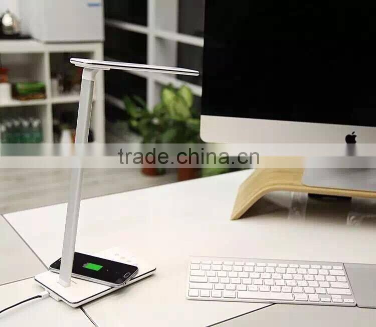 New arrived protect eyes LED desk lamp with wireless charger for iPhone 6 6s and Samsung s6