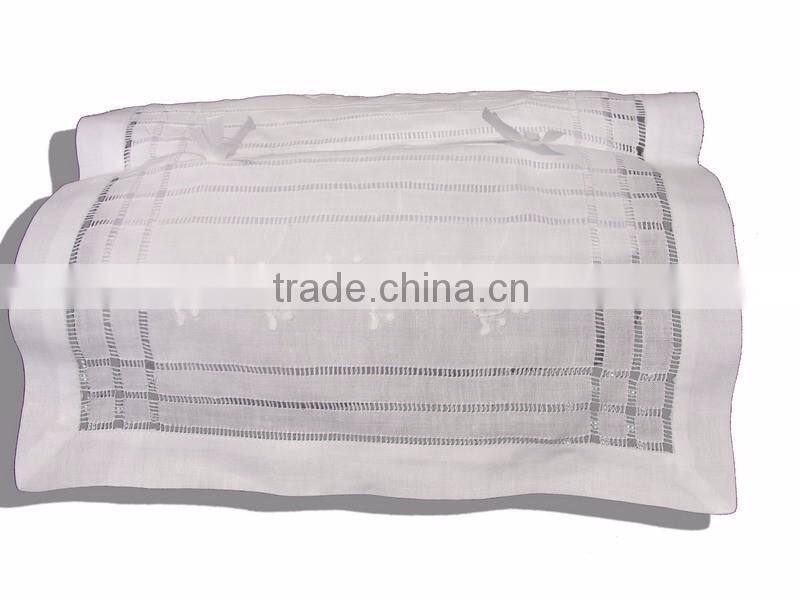 Hand embroidery tissue box cover