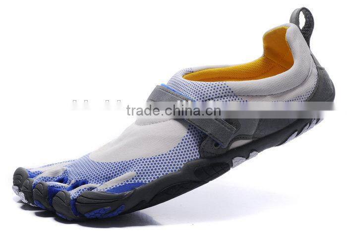2015 climbing boot shoes for men shoes sport hiking finger shoes
