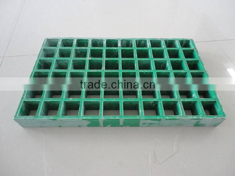 Plastic floor grating