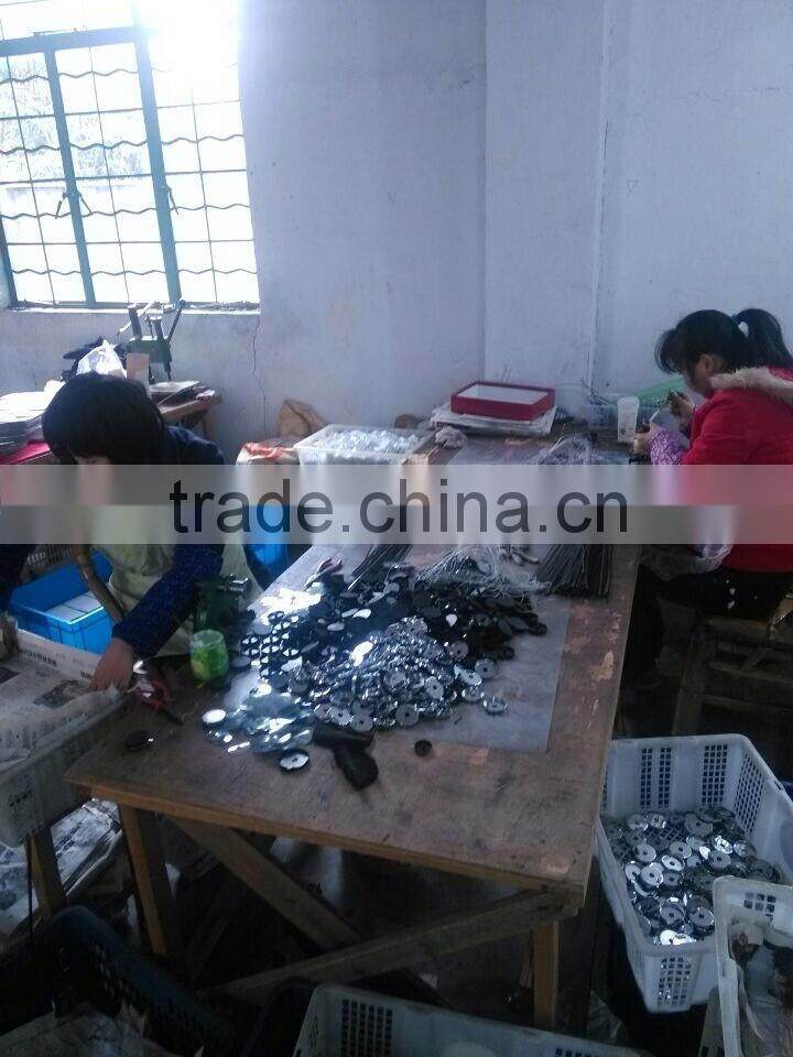 BADGE REEL - RETRACTABLE RECOIL YOYO SKI PASS ID CARD HOLDER KEY CHAIN CARABINER