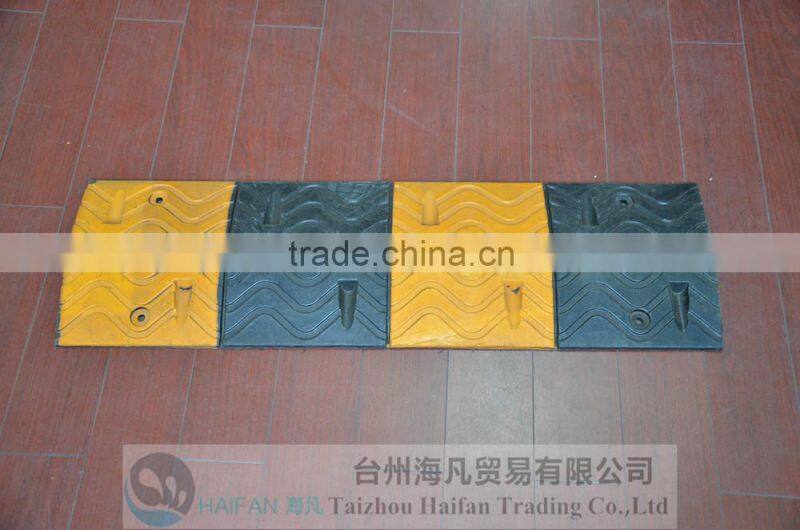 traffic road reflective rubber speed hump for Crossroads/heavy strength rubber speed hump used in Intersection