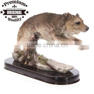 resin wolf jumping figurines for home decoration