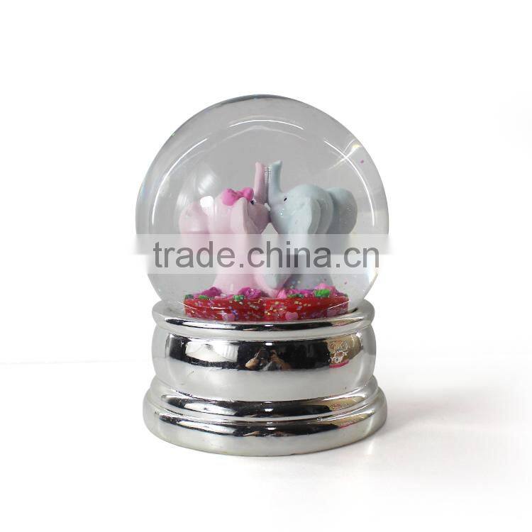 2015 newest elephant plastic snow globe for christmas