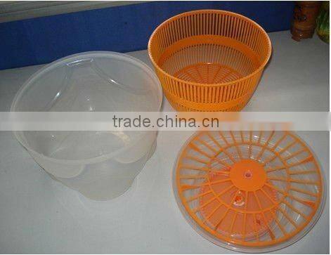 Plastic salad fruit and vegetable spinner