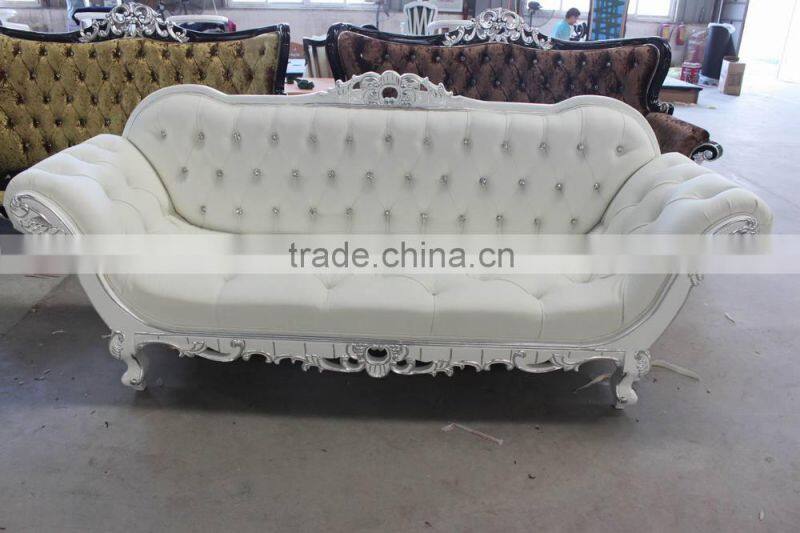 White color classical three person chair for wedding XY0838