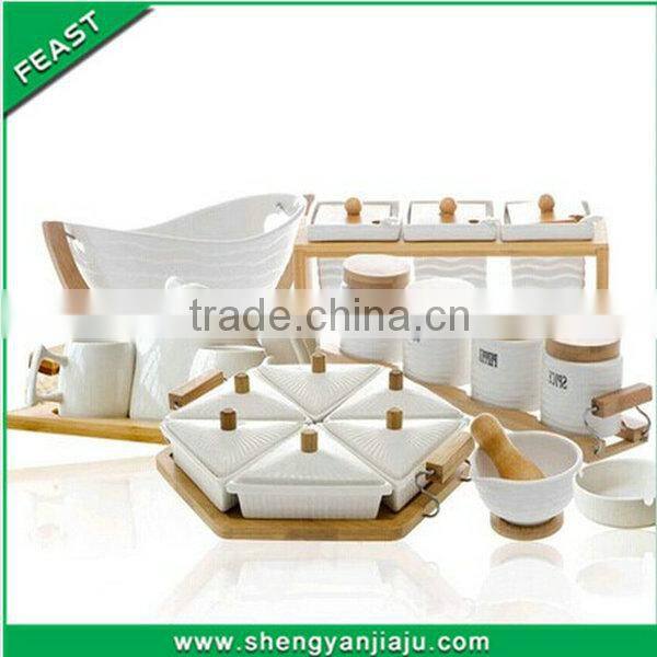great convenient pepper shaker with canister for sugar, bean