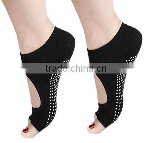 Wholesale yoga pilates sports sock for adults grip slipper socks with rubber sole sport sock