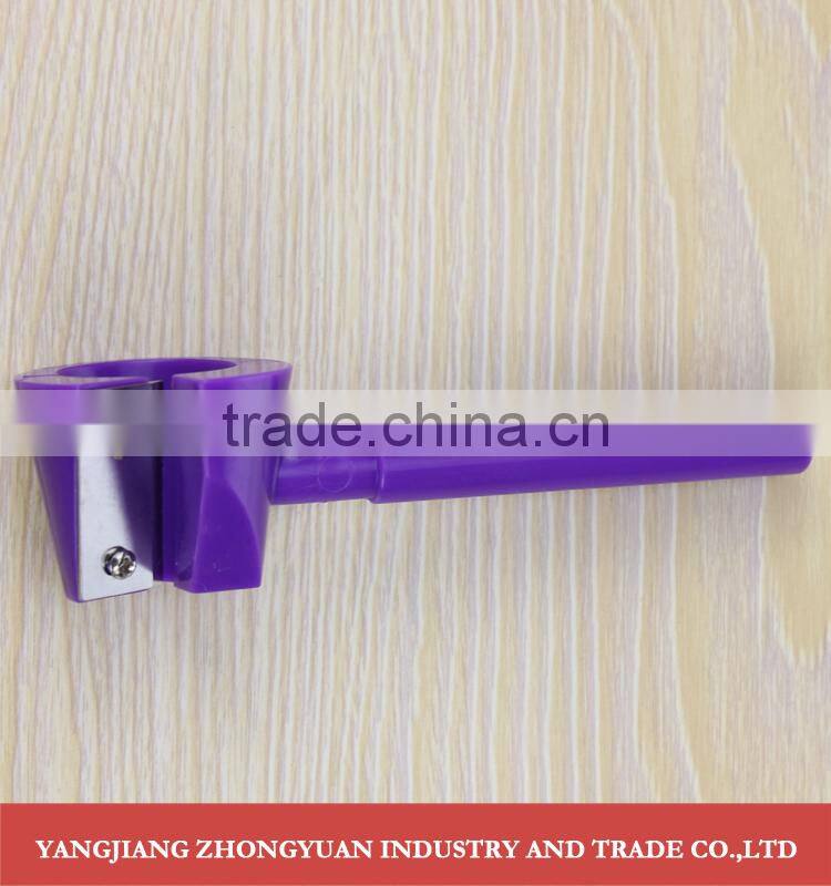 New products kitchen gadget 2015 plastic vegetable carrot peeler