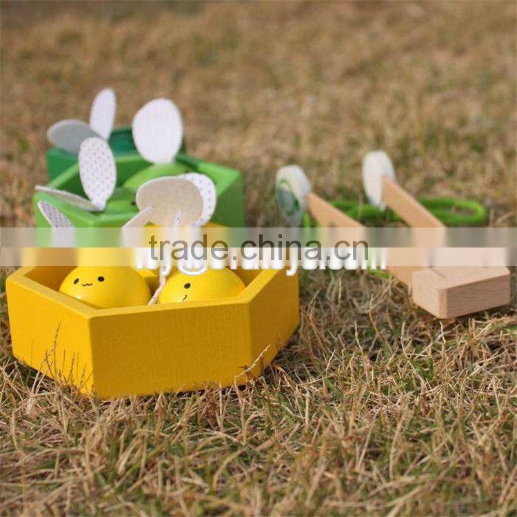 New design kids funny wooden bee toys custom children wooden cartoon bee toys W01B039
