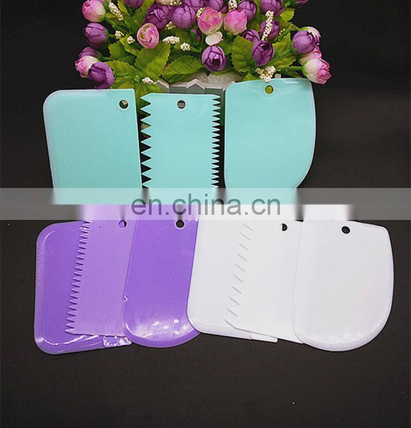 3Pcs/set Plastic Dough Icing Fondant Scraper Cake Decorating Baking Pastry Tools Plain Smooth Jagged Edge Spatula Cutters