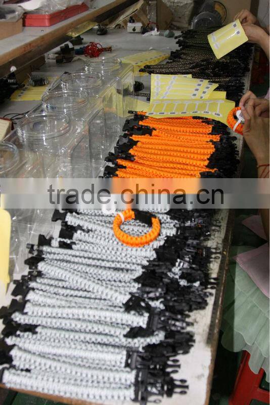 Cheap christmas woven paracord bracelet with logo