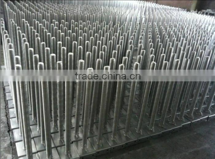 Adjustable jack base for scaffolding