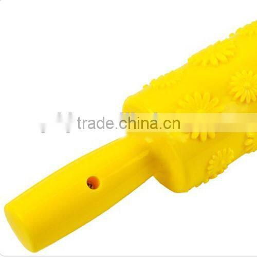 Reposteria Kitchen Non-Stick Embossed daisy Plastic Rolling Pin Fondant decorating Dough Roller baking tool