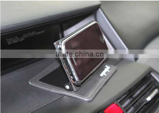 Universal GPS /phone Holder Bracket Cradle Anti-Slip Mat