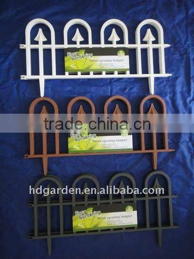 Garden plastic heart-shaped fence