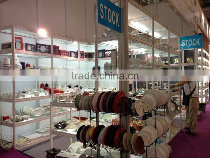 White oval shape ceramic bakeware porcelain bake plate with hands in stocklots