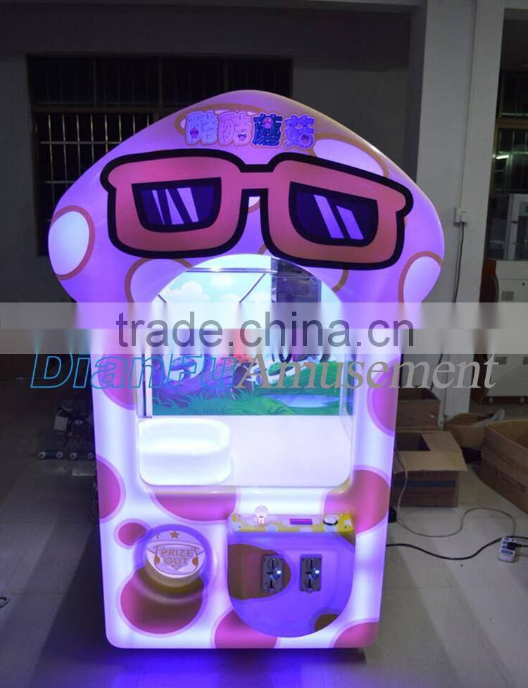 2015 new prize claw crane machine mushroom /coin operated plush mini candy toy doll vending crane machine for sale