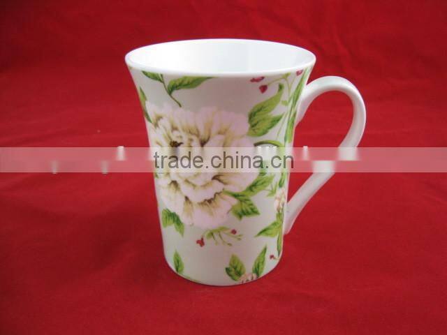 YF28023 ceramic heart shaped cup set