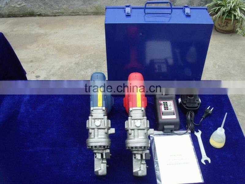 Cordless rebar cutter