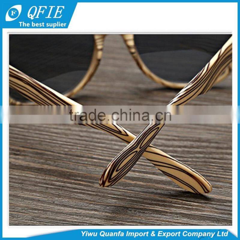 Wholesale fashion wood grain sunglasses with With Logo engraved