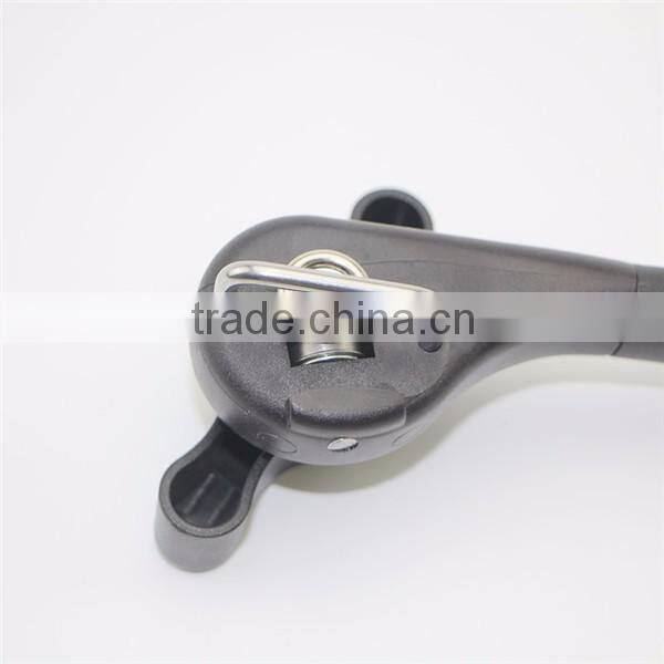 Side cut durable heavy duty can opener