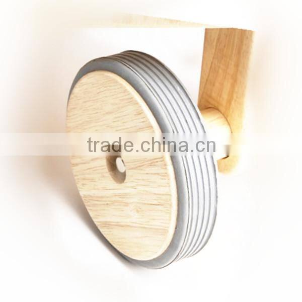 Universal rubber tire for wood wheels