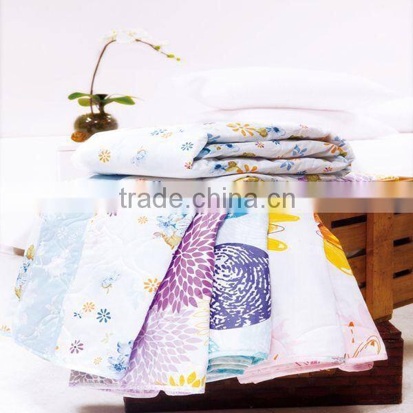 Luxury quilted silk fabric bedding set/polyesster printed quilt