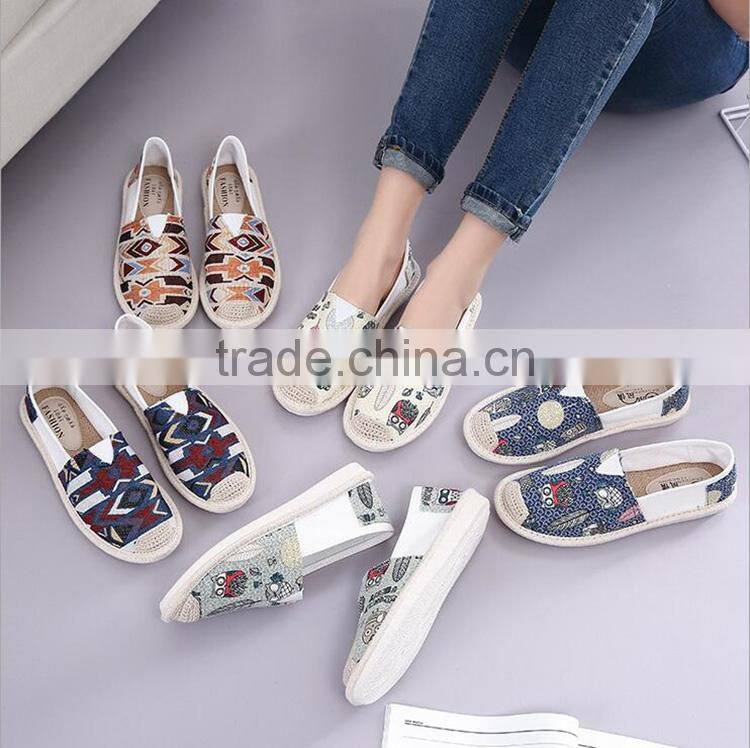 Woman slip-on weave fashion canvas shoes with different color