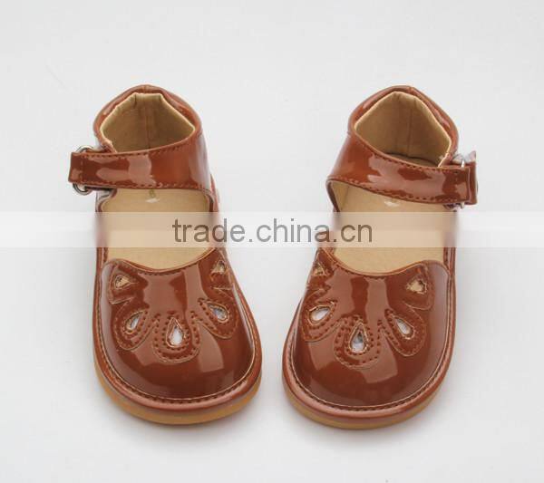 Wholesale handmade kids shoes with sound shoes for children