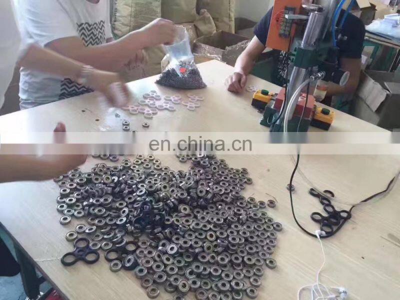 Wholesale hot selling 2 bearings fidget spinner finger toy 2017