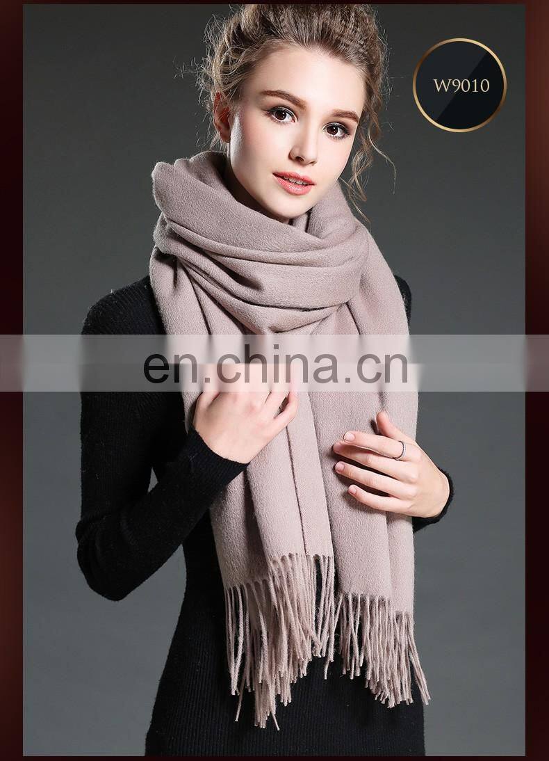 The new wool scarf with tassel mei red