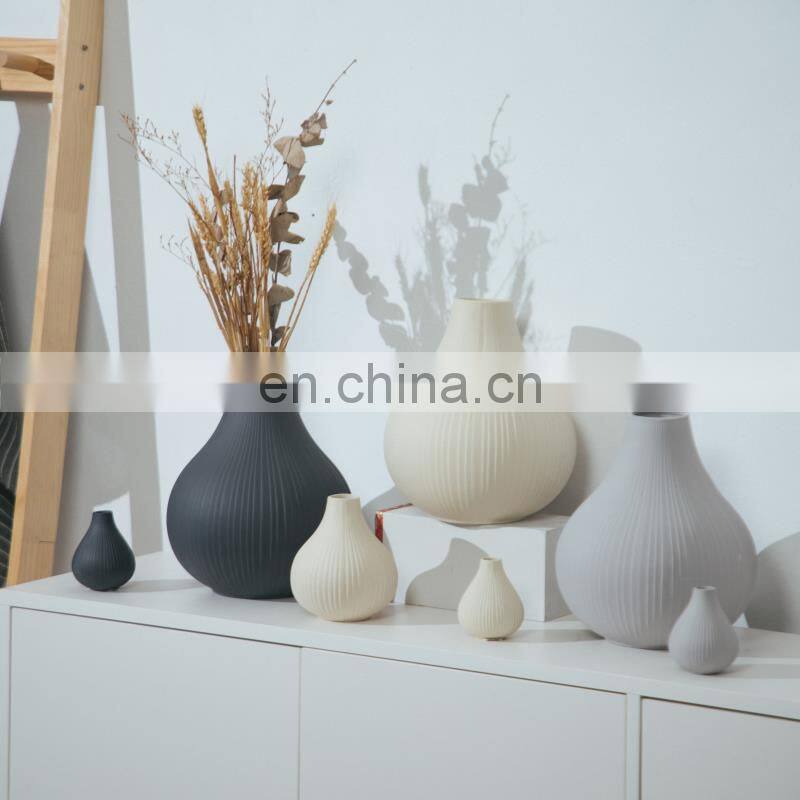 2021 House Ornaments Flower Decoration Black Ceramic Vases White Chinese Plant Modern Round Pottery Nordic Vase Home Decor