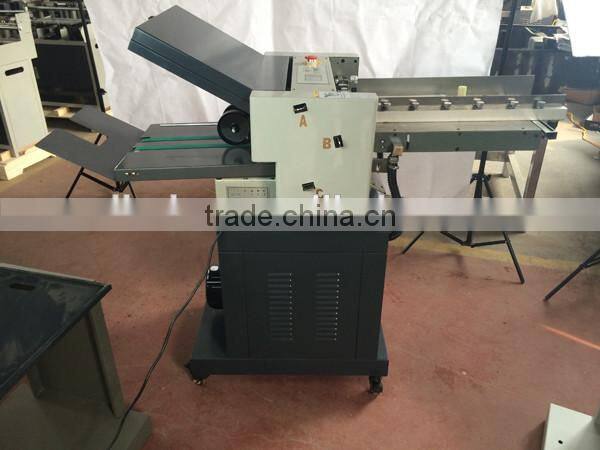 Automatic paper folding machine for gate fold