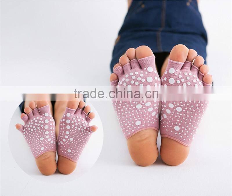 Custom design women yoga pilate reformer yoga socks with grips /latex socks/yoga toe sock