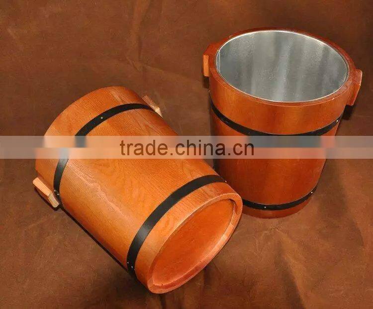 Insulated ice bucket