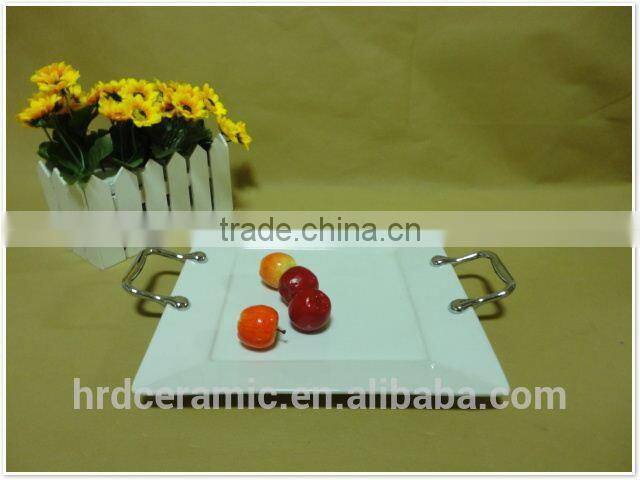 2014 stock ceramic decorate dinner plate with custom design with Metal handle